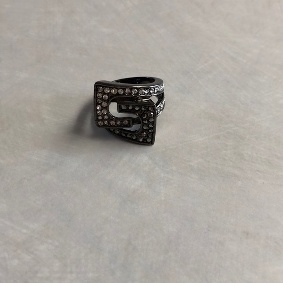 Guess Jewelry - Size 7 fashion ring 💎💍